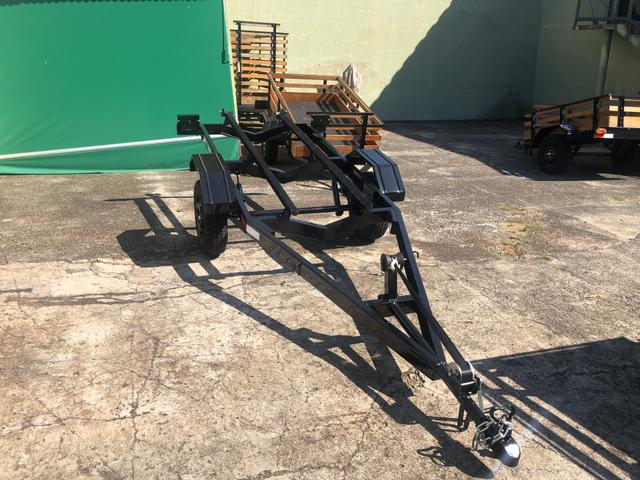 Carreta para jet ski de 3 lugares .. acompanha guincho manual !! - Foto 3