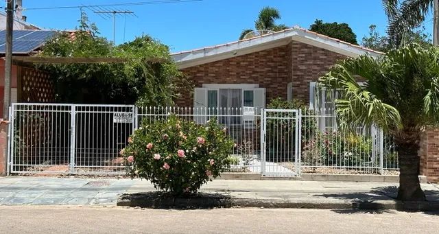 Casa com piscina, amplo pátio e garagem para 3 carros - São Lourenço do Sul - Foto 2