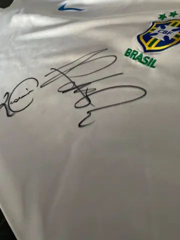 Camisa autografada por Romário e Aldair