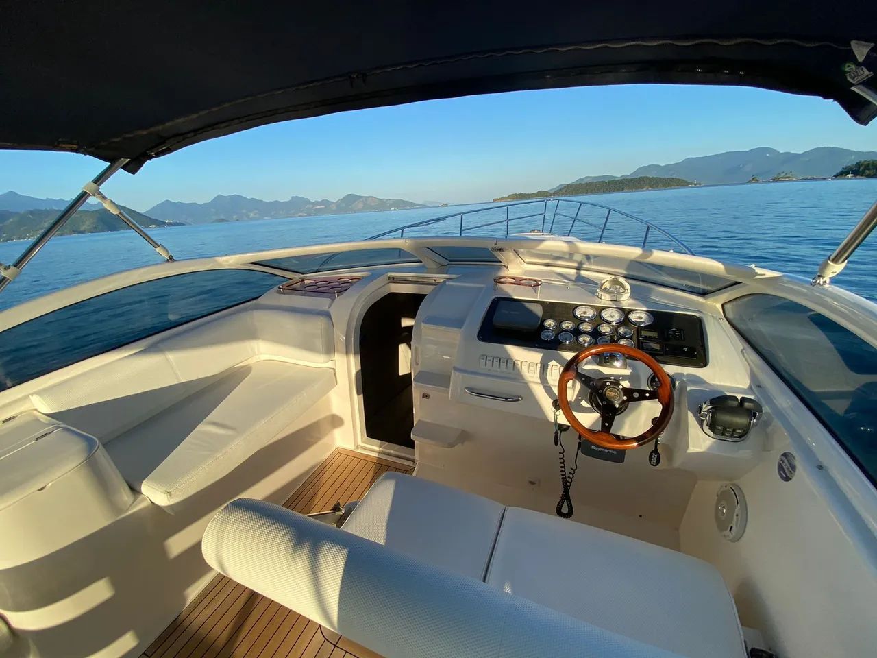 Lancha impecável - pronta para navegar!