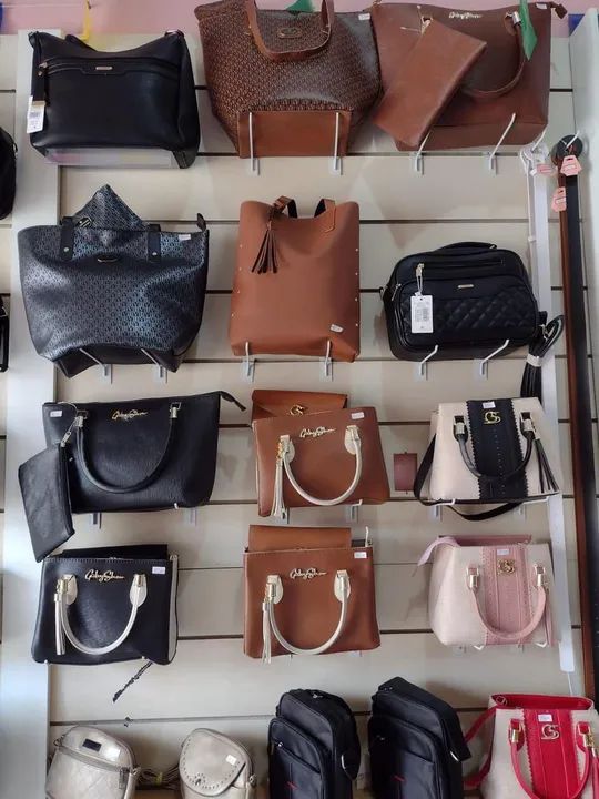 Bolsa de Ombro Bege e Rosa com Detalhes em Dourado - Foto 2