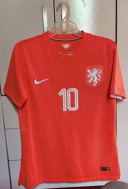 VENDO ESSA CAMISA ORIGINAL NIKE ( HOLANDA )USADA EM BOAS CONDIÇÕES;...(TAMANHO M) ADULTO.