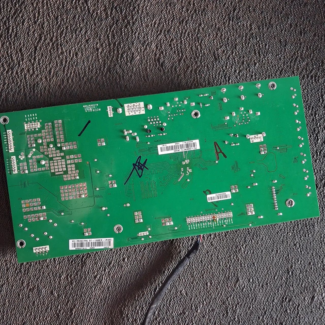 Placa principal tv cce ln32g - Foto 4