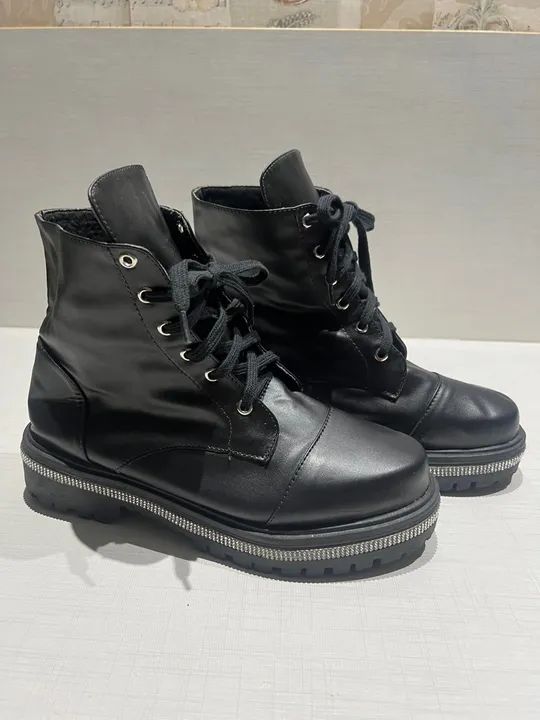 Bota Coturno preto couro sintético - tamanho 38 - Foto 3