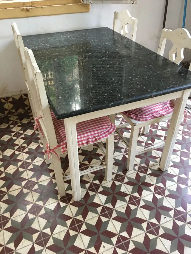 Conjunto de Mesa de Madeira e Granito - Foto 2
