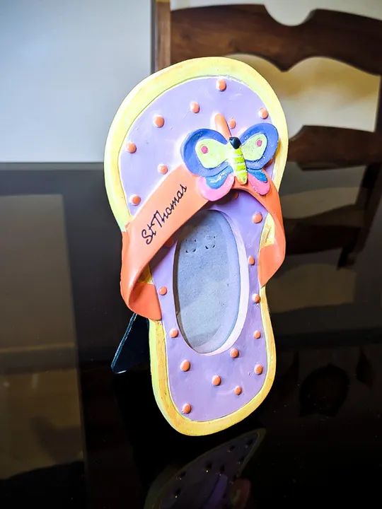 Porta-Retratos Chinelo - em resina - St. Thomas