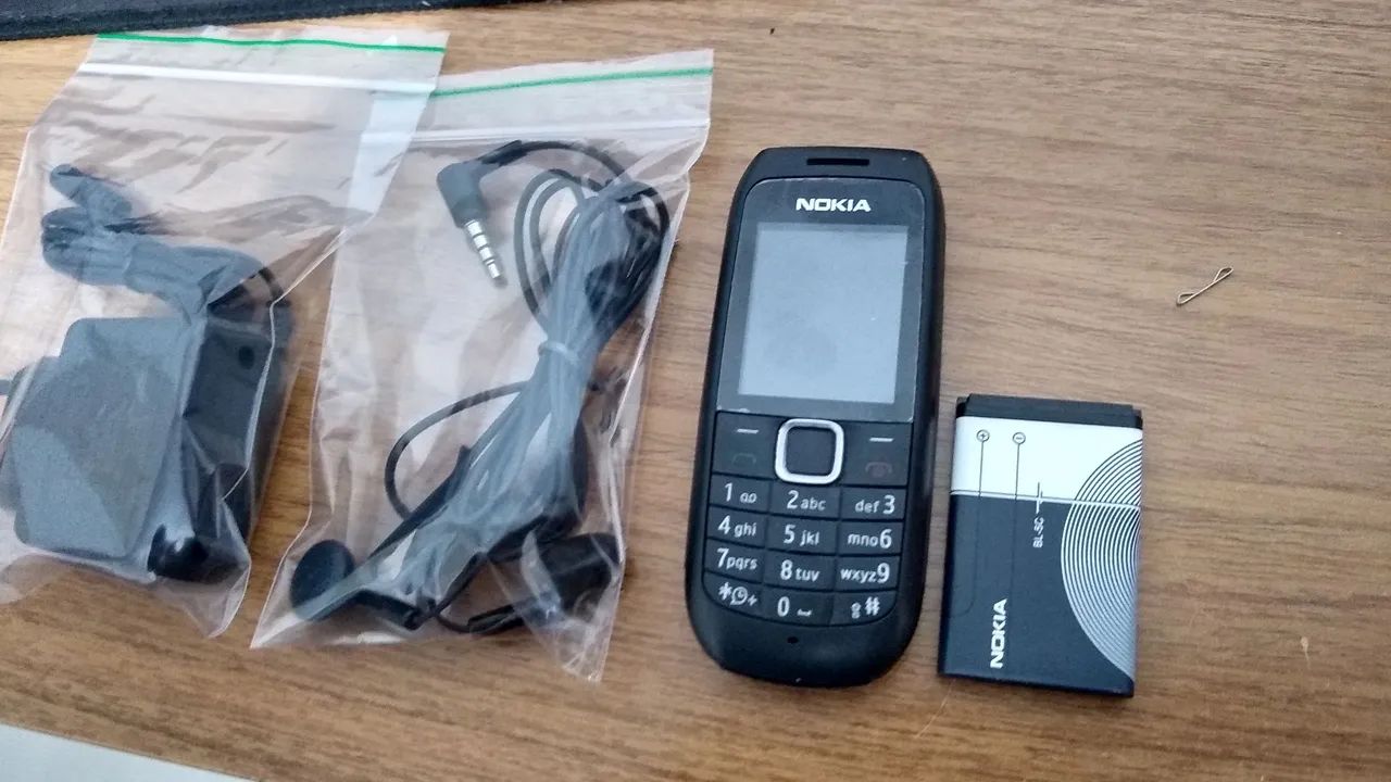 Nokia 1616 black Novo com fone - rádio - lanterna - fala horas