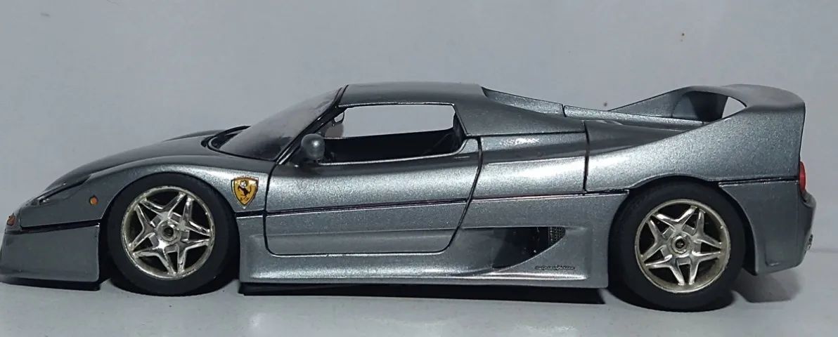 Miniatura Ferrari F50 1995 Bburago 1/18 Prata - Foto 2