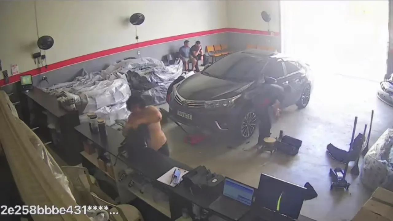 PARA BARRO / ASA DE URUBU / PARA CHOQUE / GRADES PARA SEU COROLLA - Foto 4