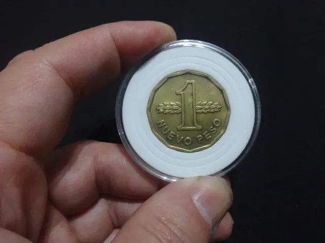 Moeda 1 Nuevo Peso Uruguai 1977 com Capsula