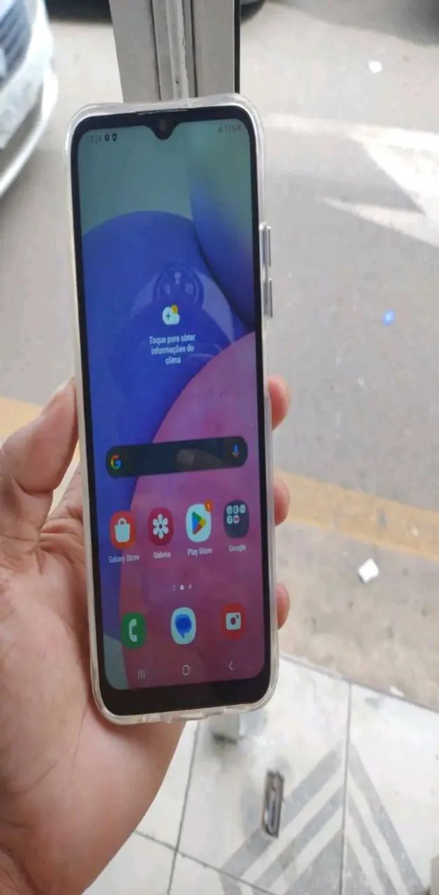 Contendo um processador Octa-Core, 64 GB de armazenamento e 4 GB RAM
