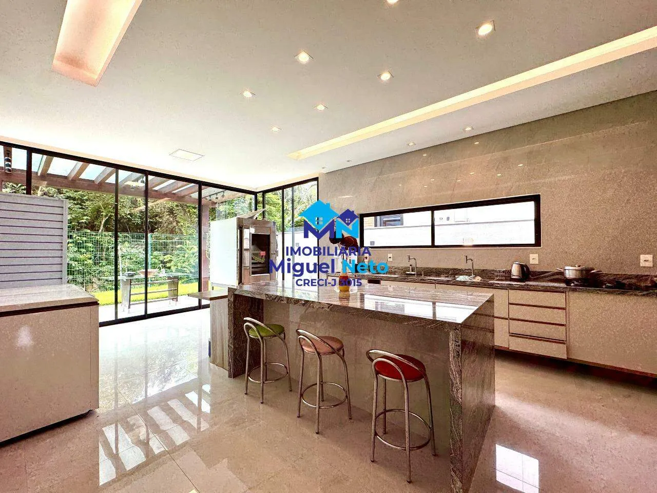 Casa Térrea de 223m² no Ecoville Exclusividade e Contato com a Natureza