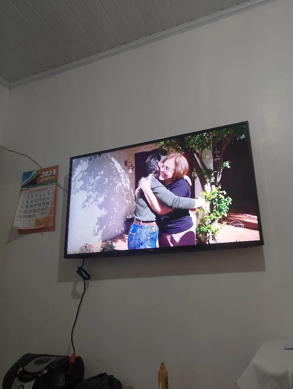 TV LG 4K 50 polegadas vai Acompanhando do pezinho dela controle remoto Magic  - Foto 4