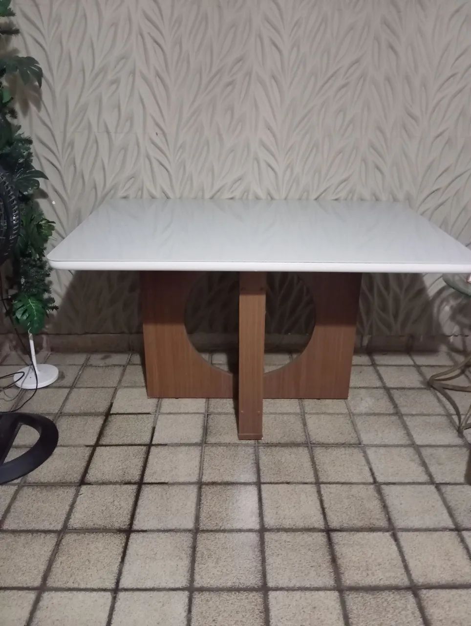 Mesa de jantar com vidro sem as cadeiras 64573993621122123