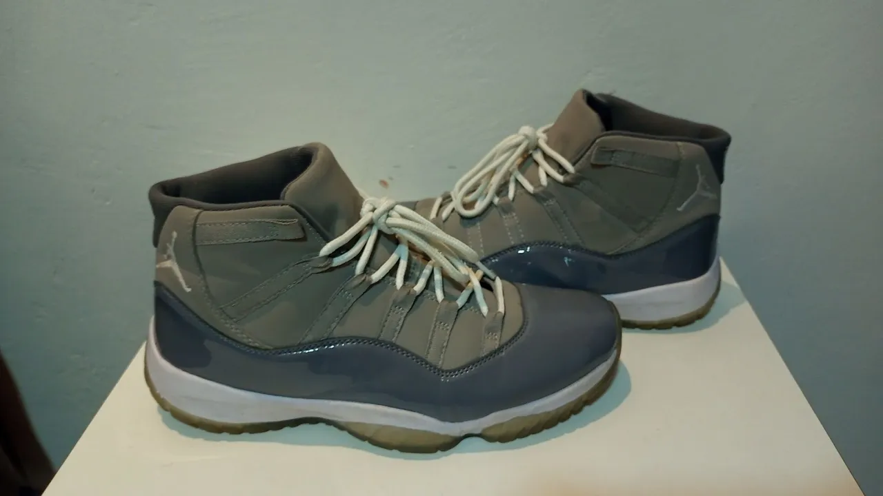 Tênis Jordan 11 Retro - Cinza - Tamanho 42