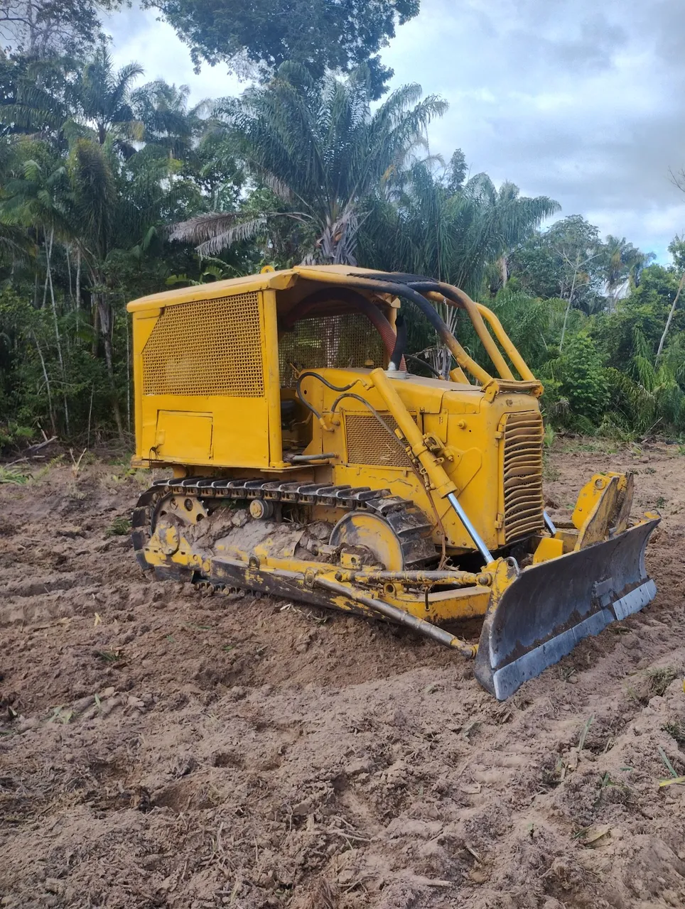 Trator de Esteira Caterpillar D4