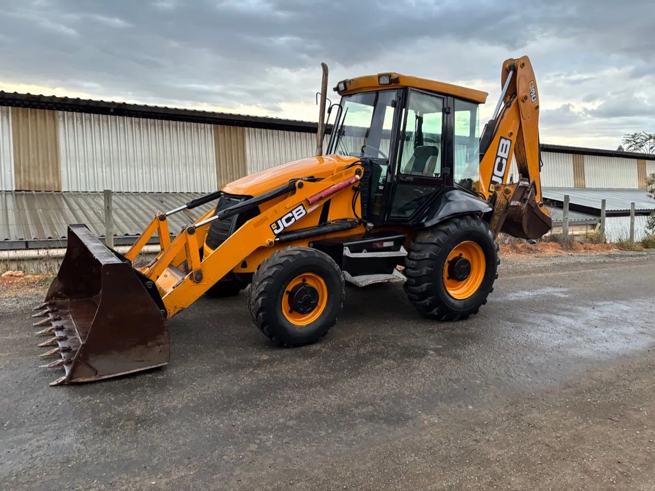 Retroescavadeira JCB - Foto 6