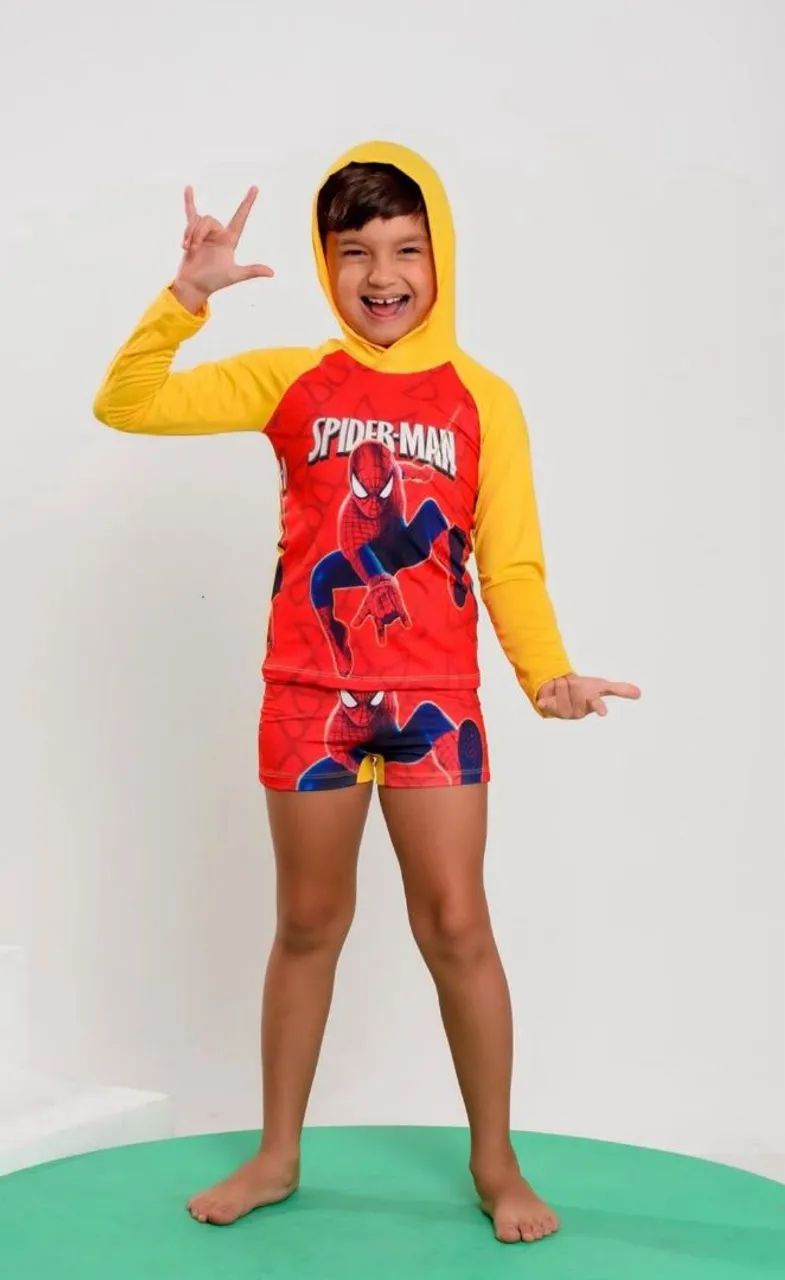 Conjunto infantil UV com capuz 