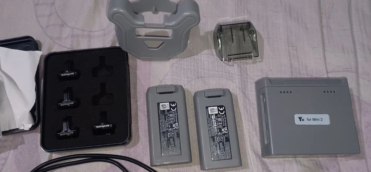Drone DJI Mini 2 com controle remoto e acessórios - Foto 3