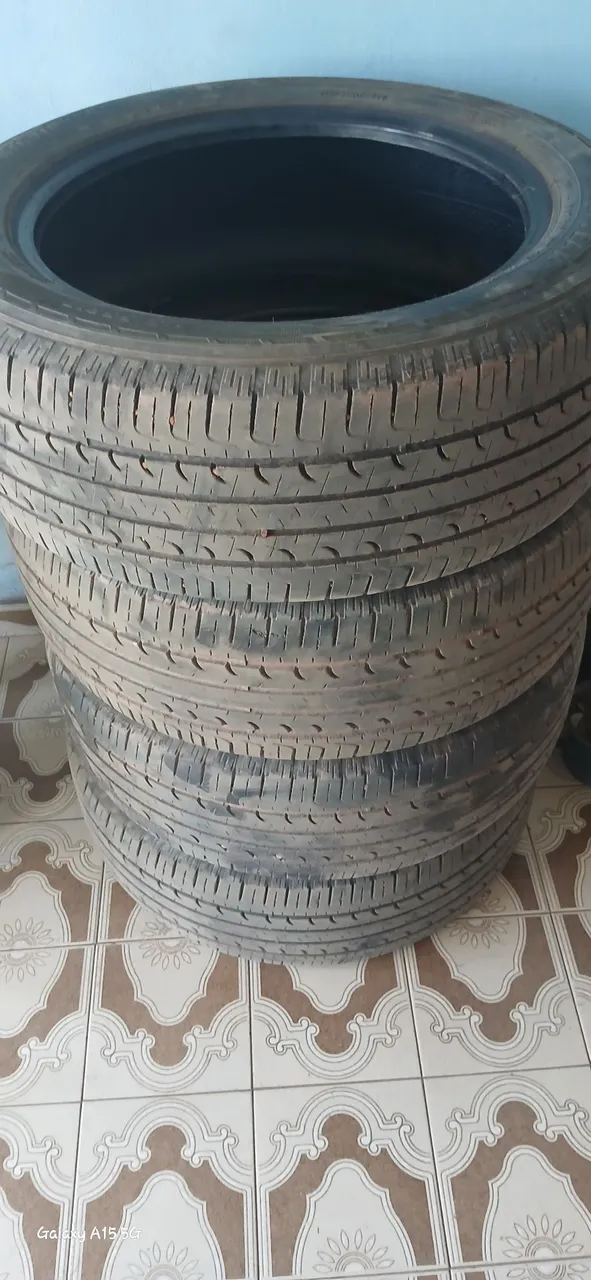 Jogo de Pneus Usados 215 55 17goodyear