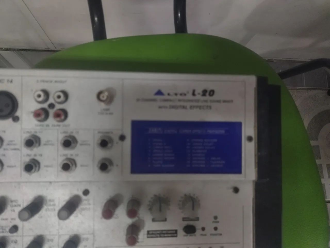 Vendo mesa de som alto 20 canais em estado de nova R$ 2200,00 - Foto 4