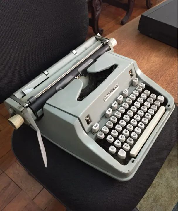 Maquina de escrever Hermes 3000 as duas por 1.200