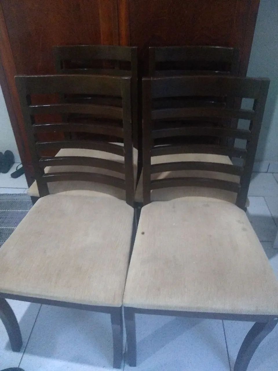 Conjunto de 4 Cadeiras de Jantar em Madeira
