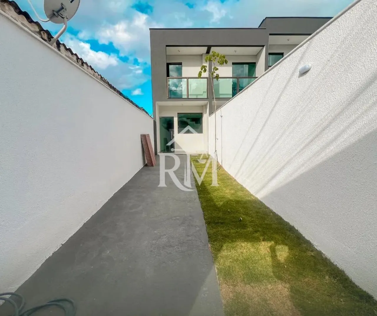 Casa geminada à venda com 90 metros quadrados com 2 quartos em Candelária - Belo Horizonte