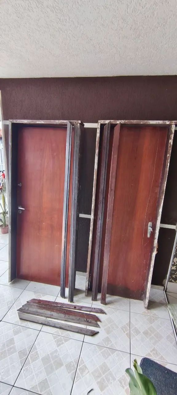 Portas Internas com Caixilho Vistas e Fechadura 