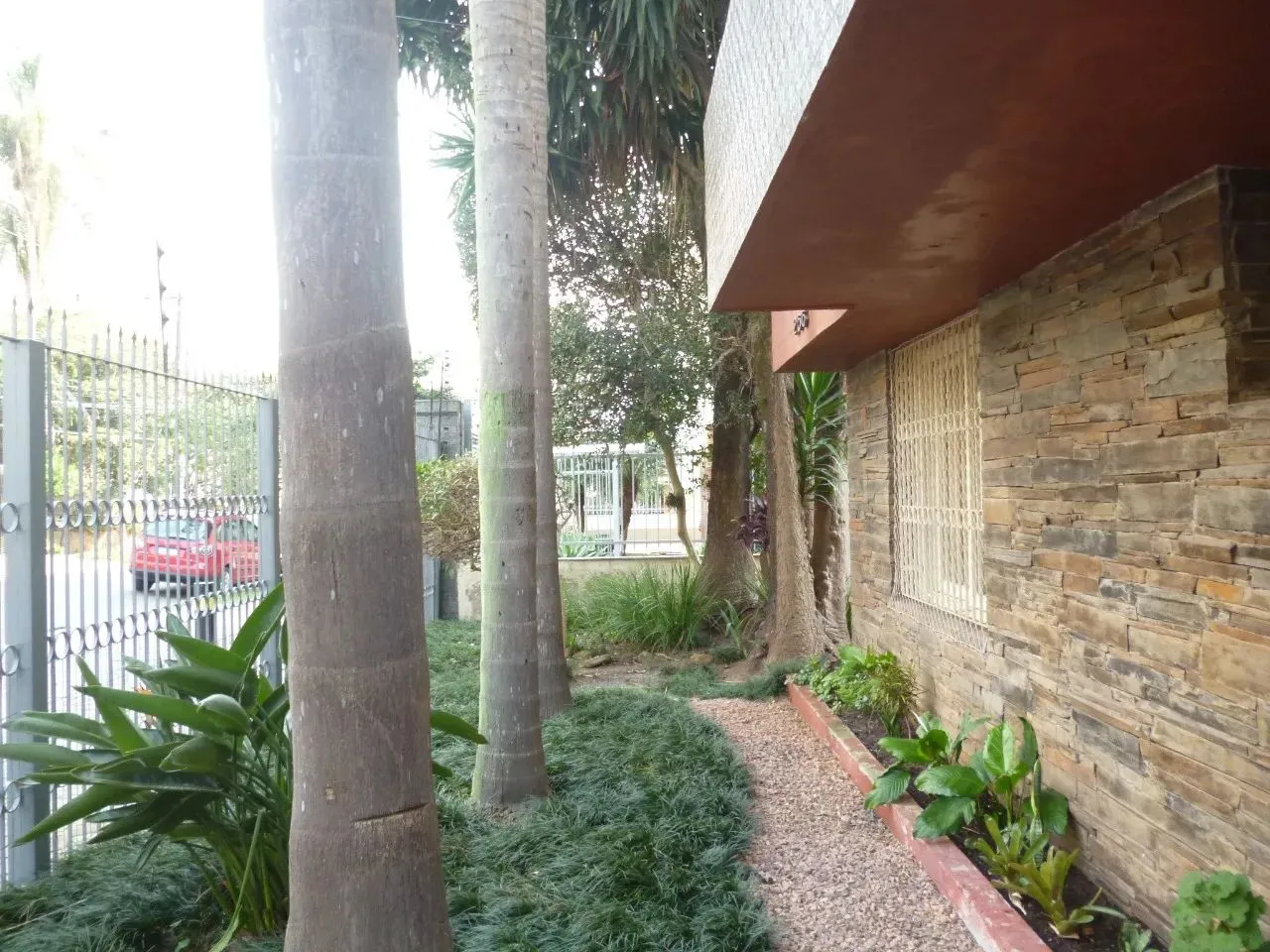 Apartamento 1 dormitório terreo frente na Lavras, living, banheiro social.