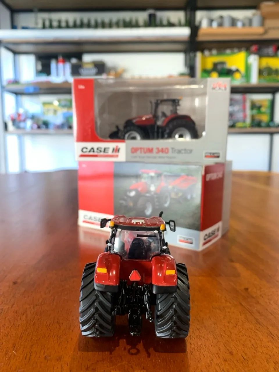 Miniatura trator Case IH Optum 340 1/64 - Foto 4