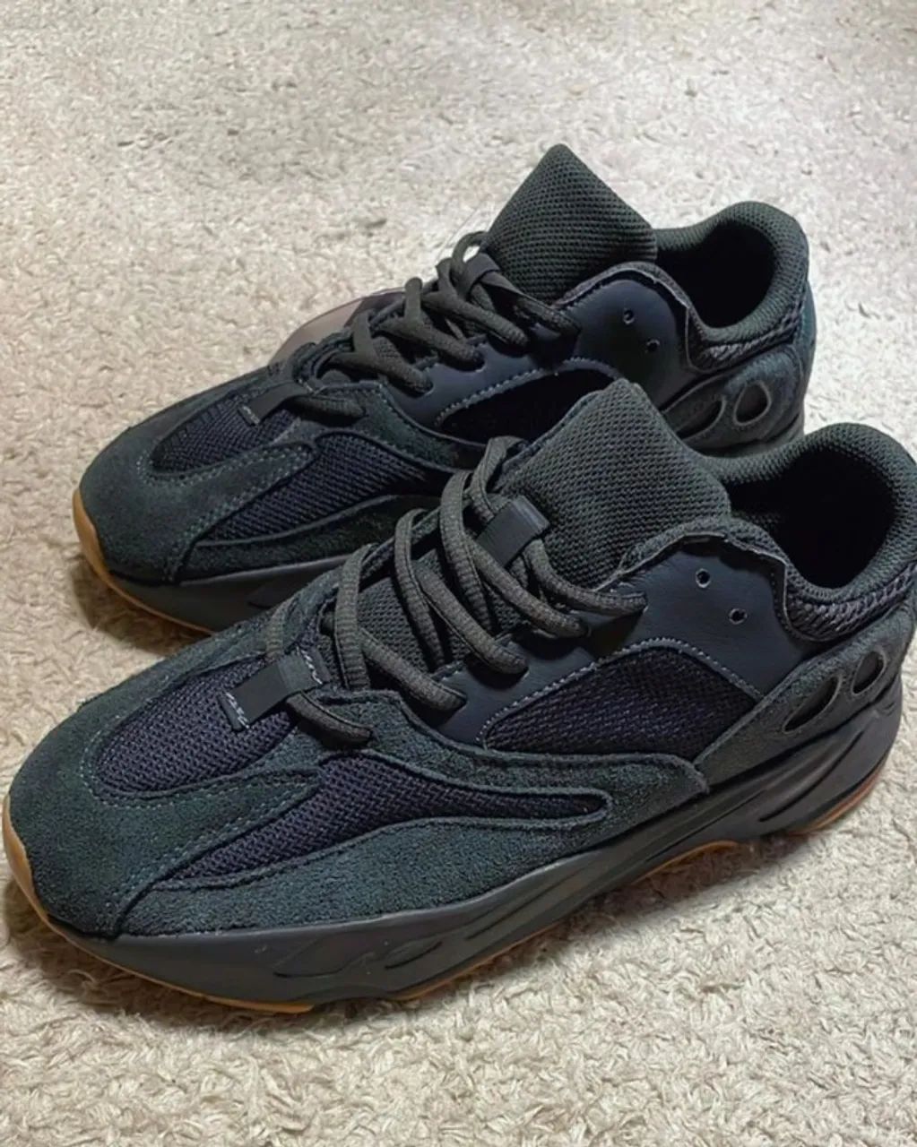 tênis adidas yeezy boost 700 utility black tamanho 40 novo