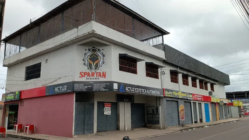Sala Comercial no Jorge Teixeira com localização privilegiada