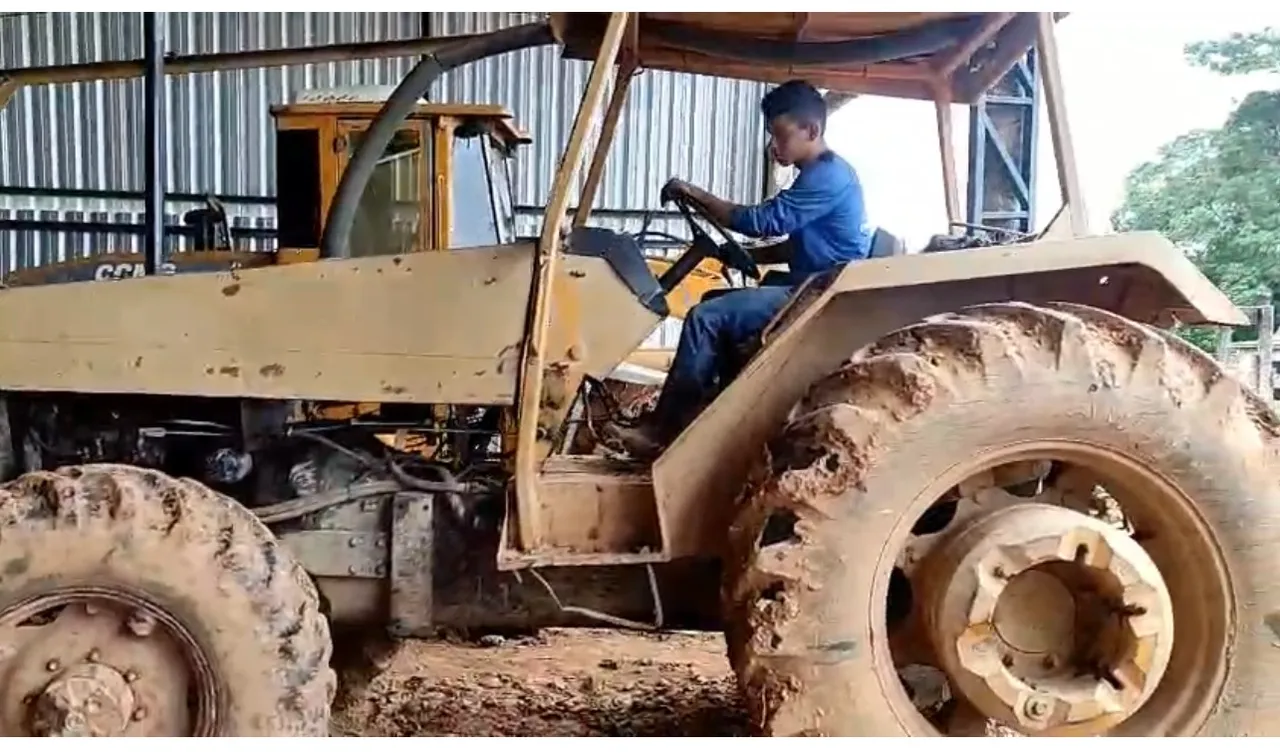 Trator Agrícola Usado. Valtra 985.