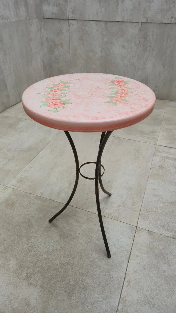 Mesa de canto - tampo rosa florido