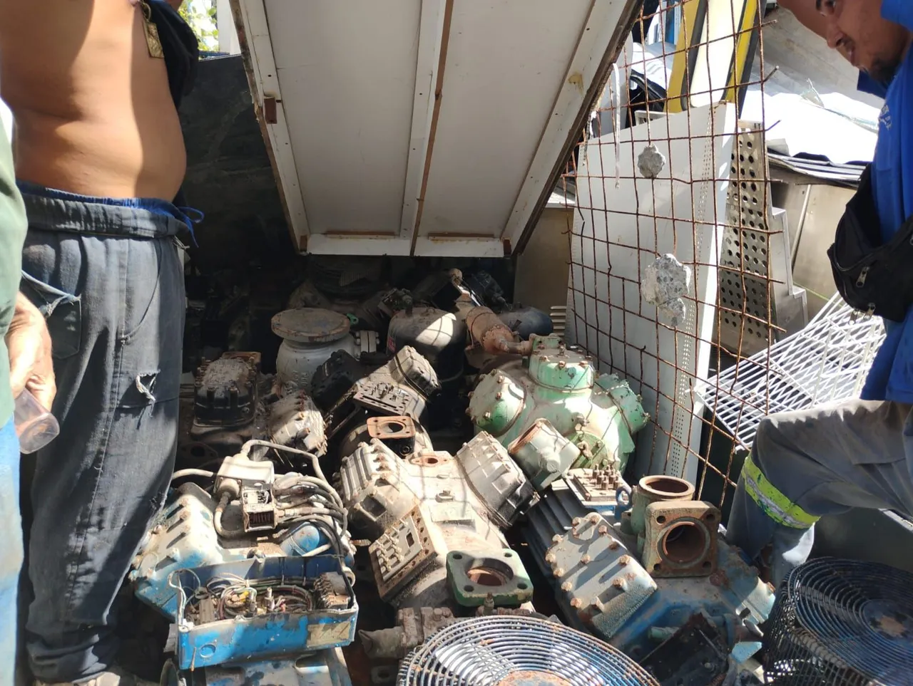 Lote compressores semi herméticos industriais Hitachi, Carlyle, Copeland,Bock, Bitzer, etc
