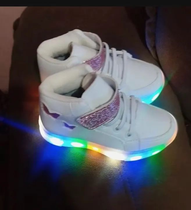 Tênis Infantil LED com Luzes Coloridas