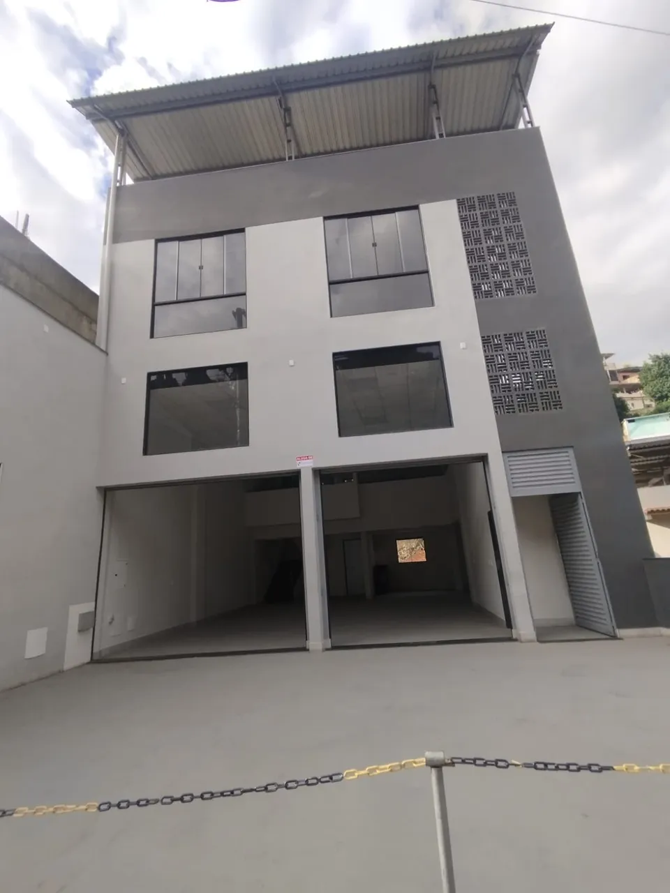 Loja comercial para aluguel tem 400 metros quadrados