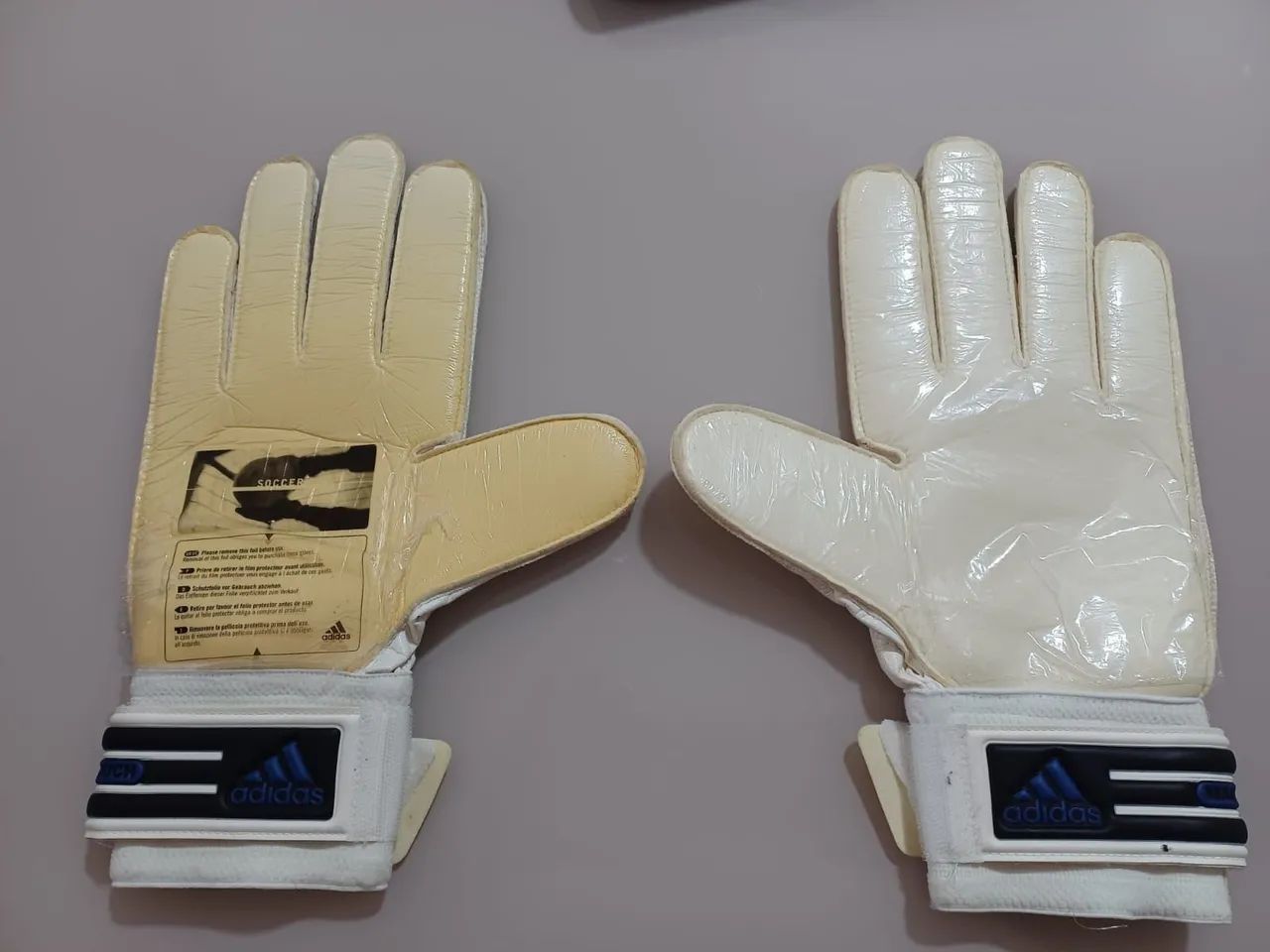 Luvas de Goleiro retrô Adidas - Foto 4