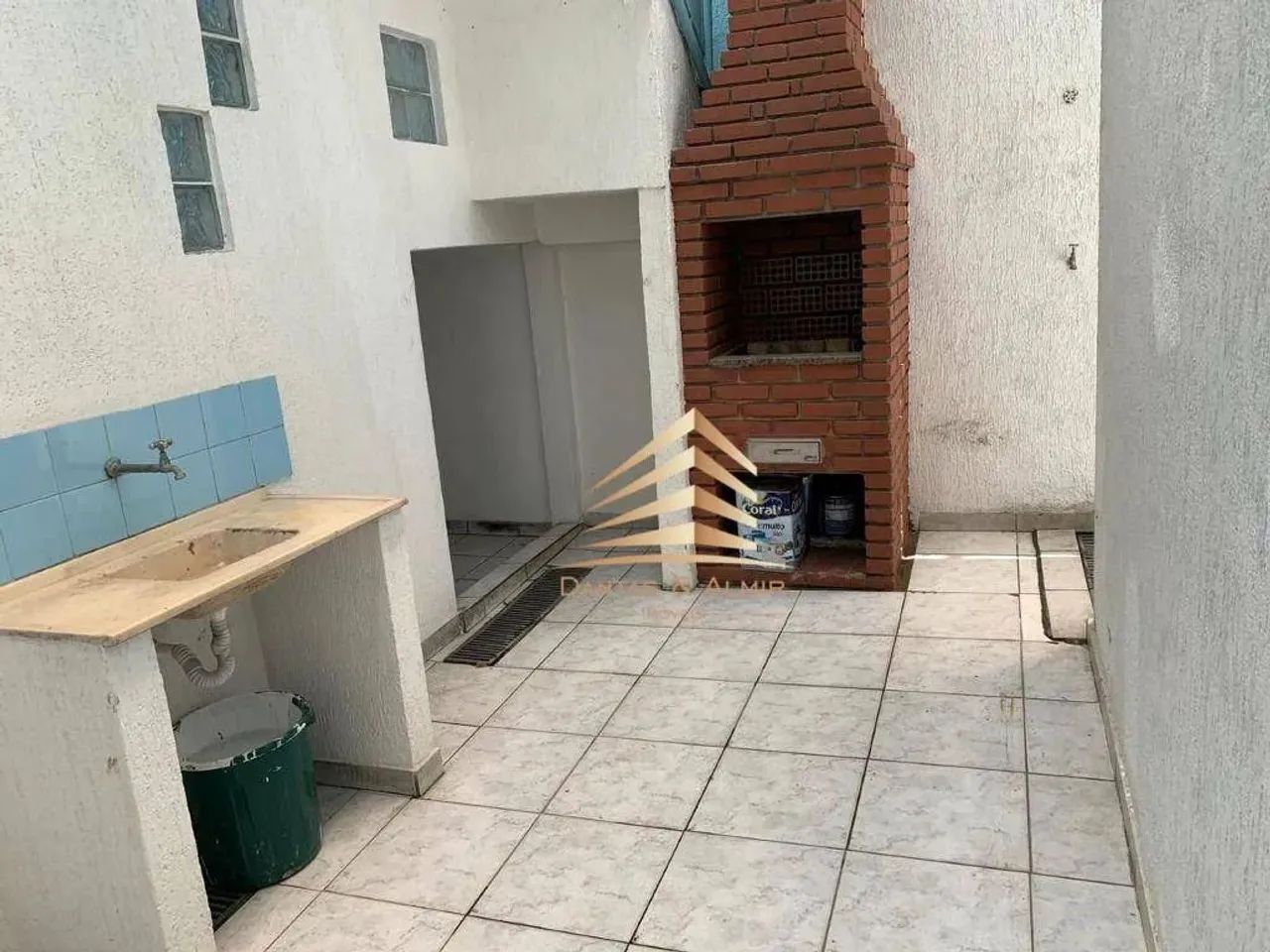 Sobrado Comercial, 3 kitnets, 1 salão e uma casa COM 2 dormitórios, quintal, , 2 vagas, 33 - Foto 2