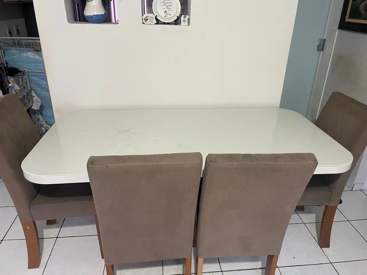 Mesa de jantar branca 4 cadeiras - Foto 3