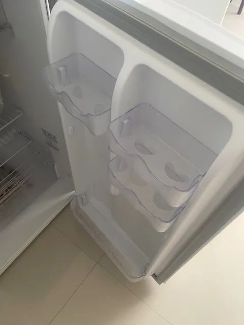 FRIGOBAR - 122lt - branco  - Foto 3