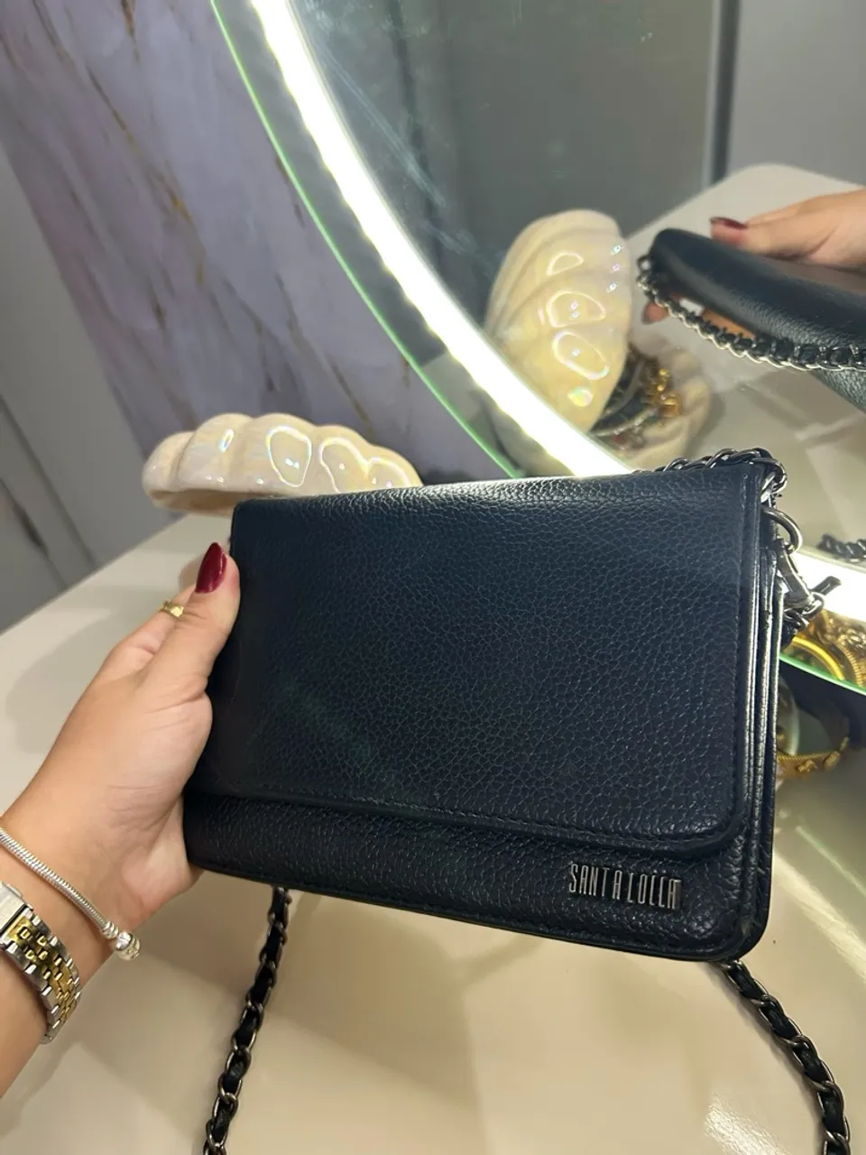 Bolsa Santa Lolla Preta com Alça de Corrente