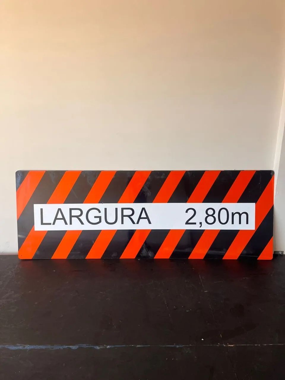 Placa de sinalização para largura excedente refletiva 