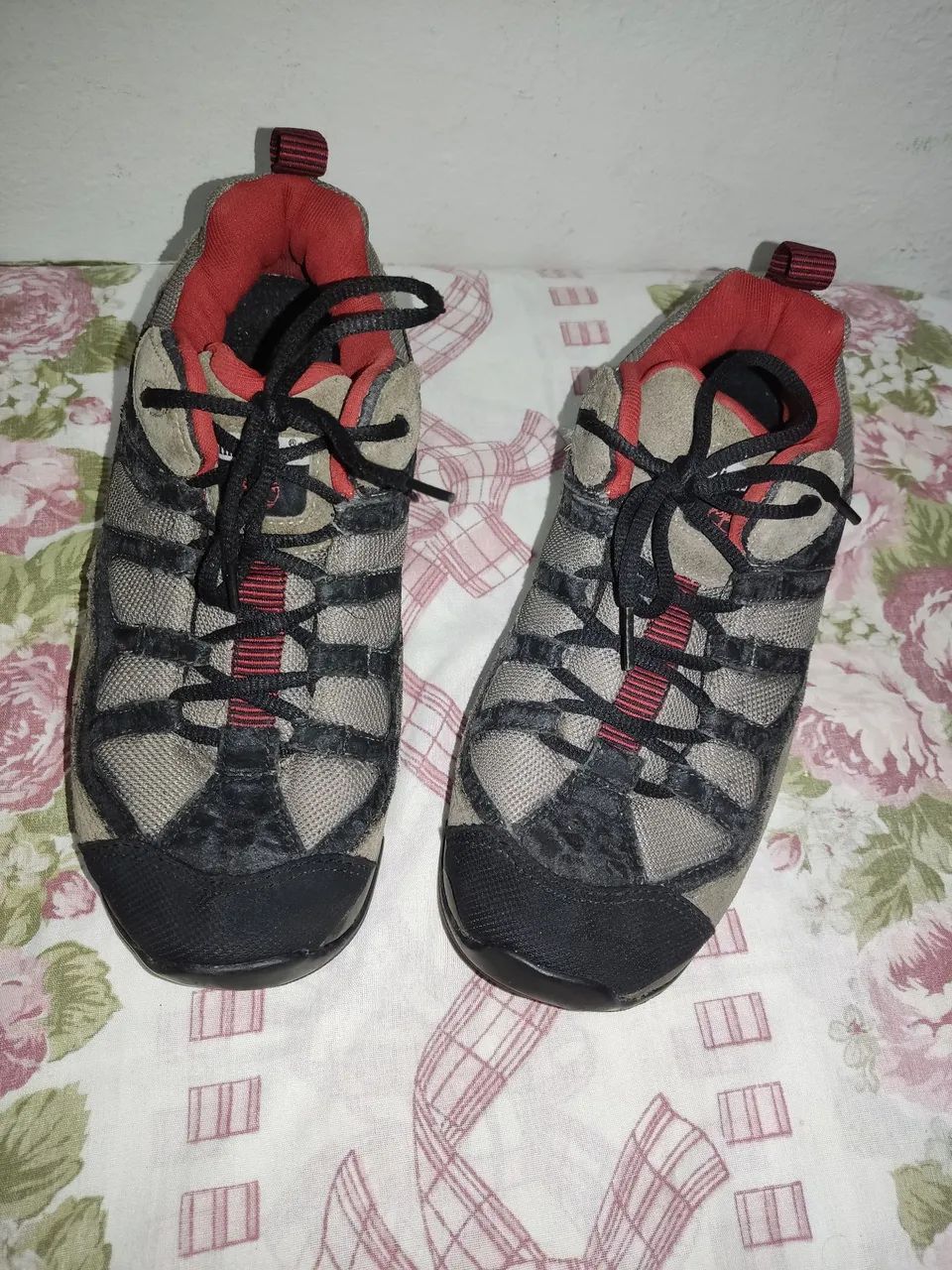 Tênis Timberland cinza e vermelho - Foto 3