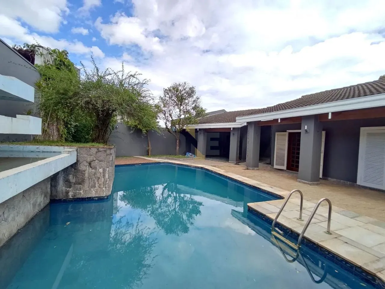 Casa com 3 dormitórios, sendo 1 suíte para venda ou locação- Granja Viana - Cotia - SP