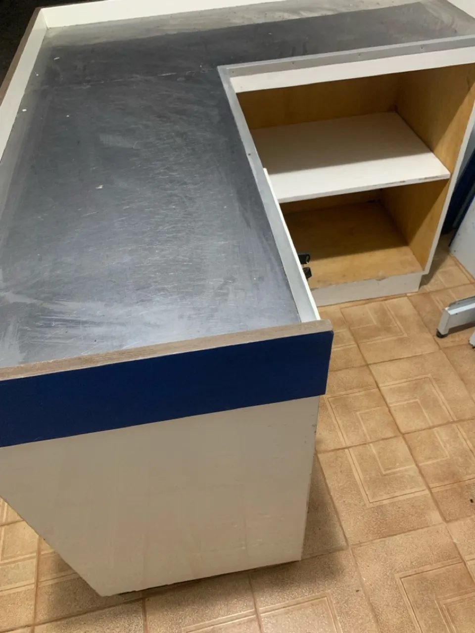 Balcão comercial em L