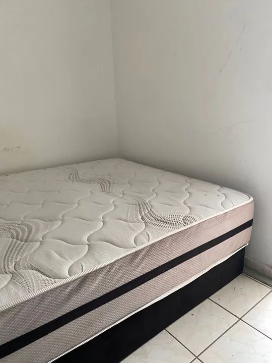 (Apenas 3 meses de uso) Cama + Colchão Molas ensacadas Queen - Foto 2