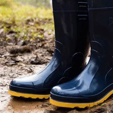 Bota preta para serviços gerais