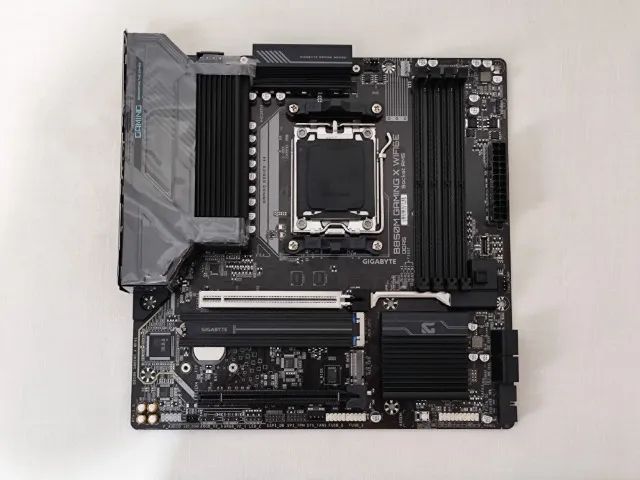 Placa Mãe Gigabyte B850M Gaming X WiFi6E AMD AM5 mATX - Foto 2